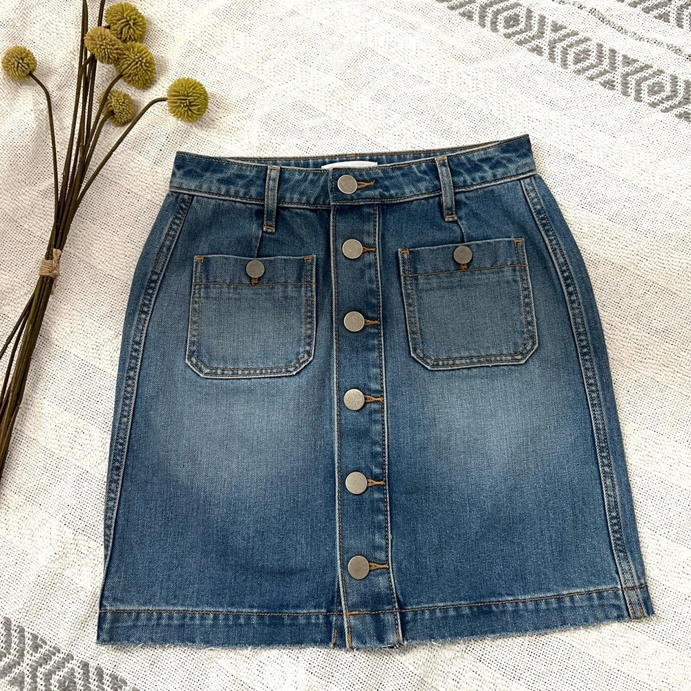 LOFT Buttoned Denim Skirt with Pockets 00P